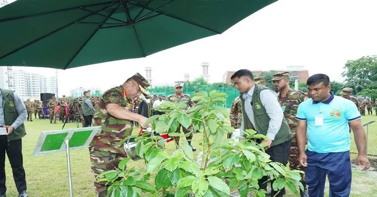 ‘বৃক্ষরোপণ অভিযান-২০২৫’ উদ্বোধন করেছেন সেনাপ্রধান